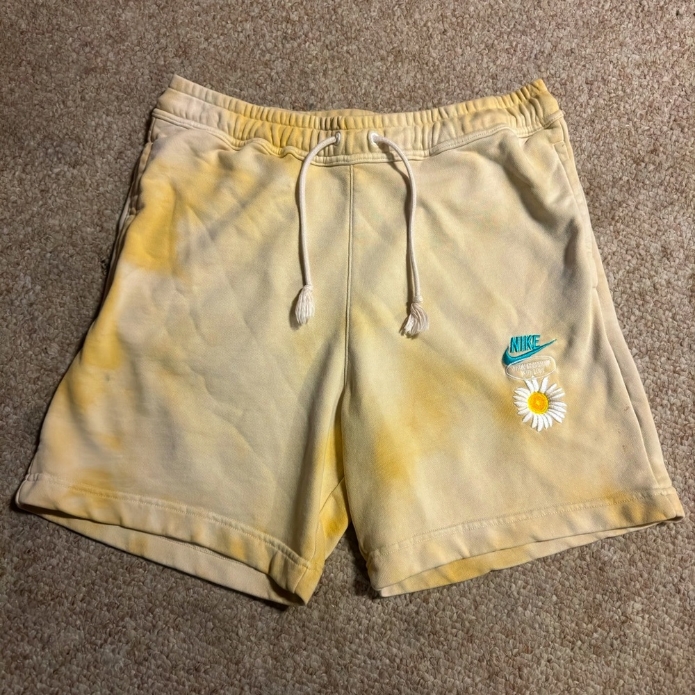 Nike embroidered sweat shorts men’s medium (SEE DESCRIPTION)